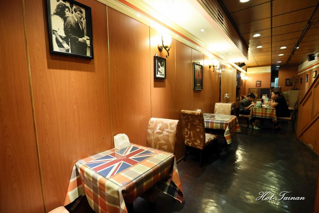 【台南美食】屹立不搖的簡餐老店，復古風格佐精緻餐點：倫敦唐寧街十號