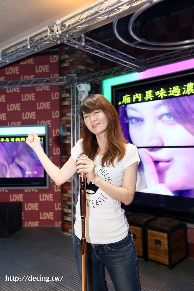 【台南娛樂】賓士KTV：歡唱主題型態包廂！整個KTV都是我的攝影棚