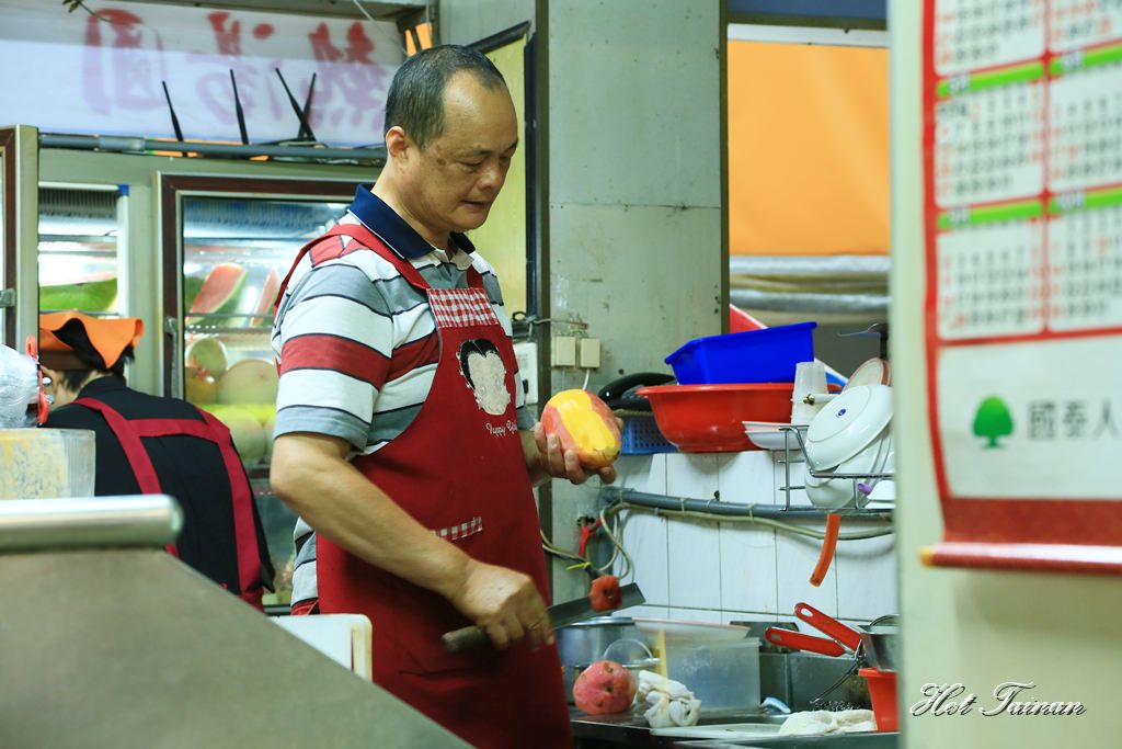 【台南冰店】台南吃芒果冰，這間一定不能錯過！小北觀光夜市內人氣老冰店：小北阿松冰品養生果汁