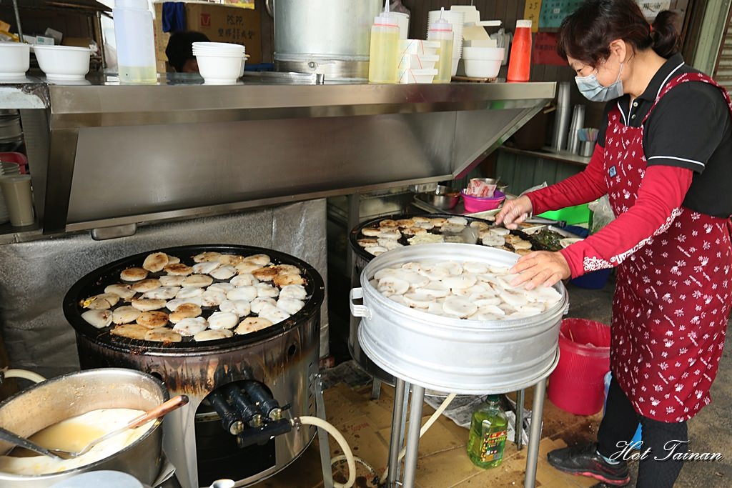 【台南美食】一天只營業五小時的人氣早餐店！糙米漿蛋餅獨門吃法好新鮮：上崙早餐肉粿