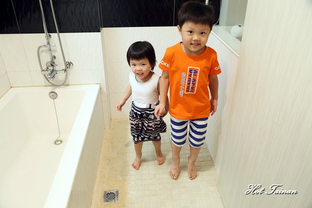 【台南居家】浴室防滑專用隱形地板，家中老人小孩的安心好幫手：隱形地板『防滑、止滑coat』