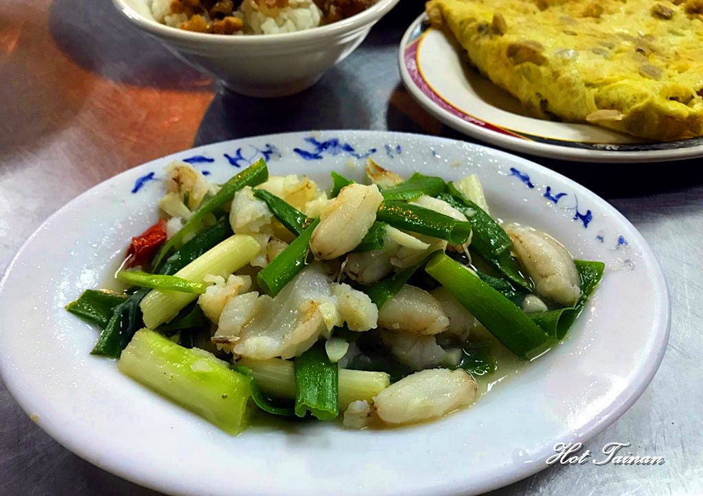 【台南美食】夜貓子必來的宵夜場，最在地的台南料理小吃店：富鴻魚肚小吃