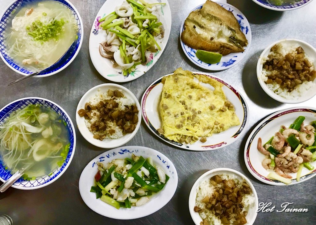 【台南美食】夜貓子必來的宵夜場，最在地的台南料理小吃店：富鴻魚肚小吃