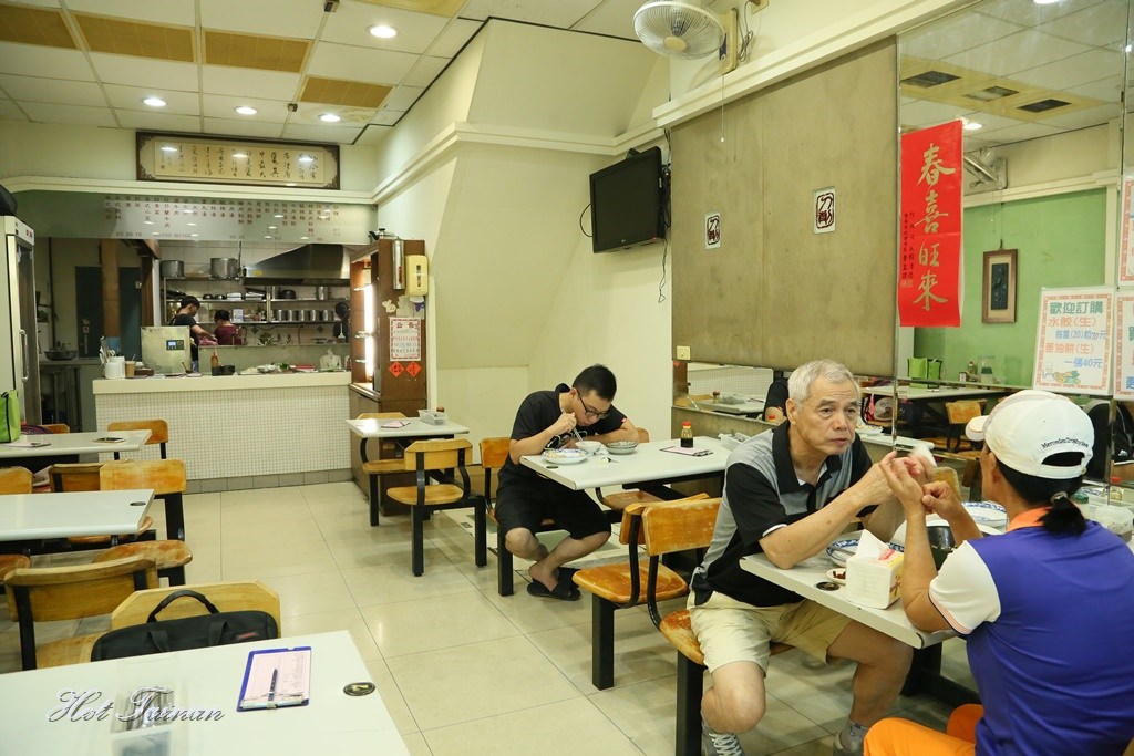 【台南美食】文南路上超過五十年的老麵店，小米粥必點：主恩之家刀削麵