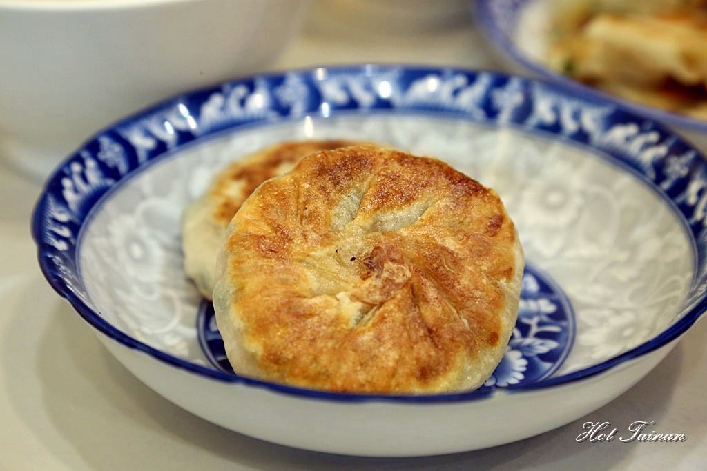 【台南美食】文南路上超過五十年的老麵店，小米粥必點：主恩之家刀削麵