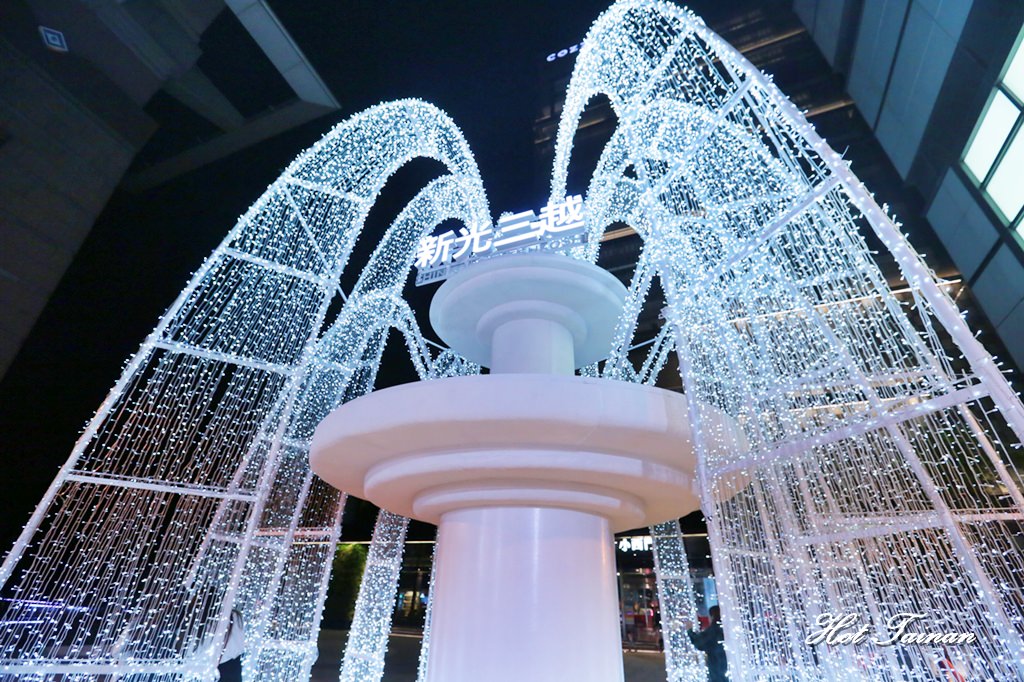 【台南聖誕節】台南聖誕節約會好去處！來去新光三越西門店探索迷宮，找尋希望噴泉~
