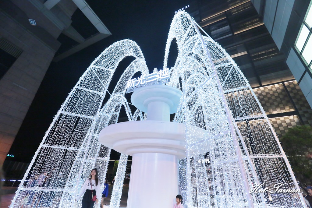 【台南聖誕節】台南聖誕節約會好去處！來去新光三越西門店探索迷宮，找尋希望噴泉~