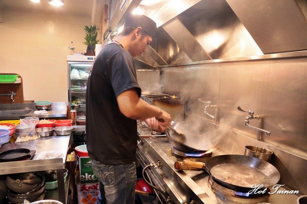 【台南美食】新美街上新開業的台式深夜食堂：大仙熱炒碳烤