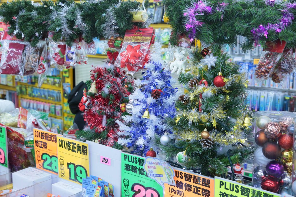 【台南賣場】聖誕節交換禮物就到光南大批發，一次滿足大人小孩的需求！