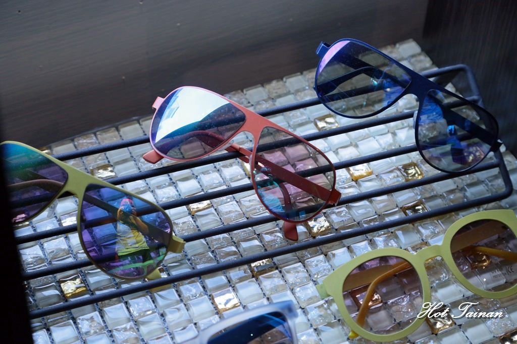 【台南眼鏡行】老屋內的眼鏡博物館，引進國外特色鏡框鏡架：心眼鏡 x Heart Glasses