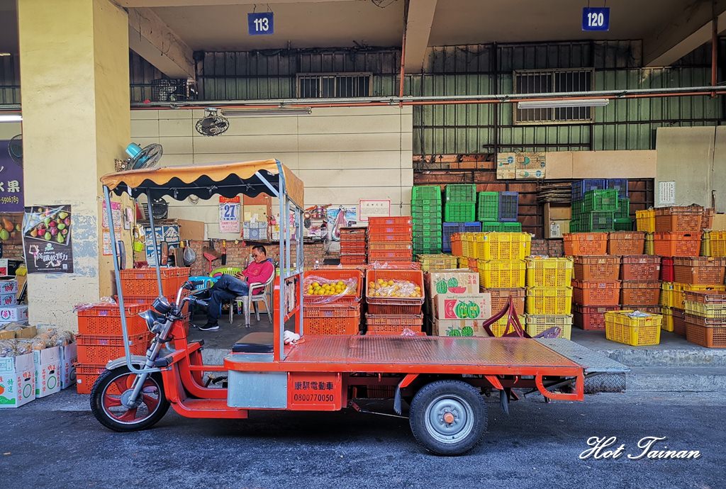【台南新化】泰國嘟嘟車現身果菜市場載貨了！快來新化果菜市場批貨了~
