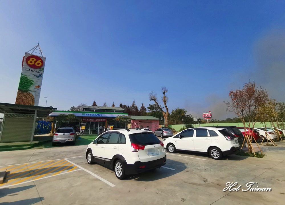 【台南景點】台南首間！以高速公路休息站概念設計的新商場：關廟86休息站