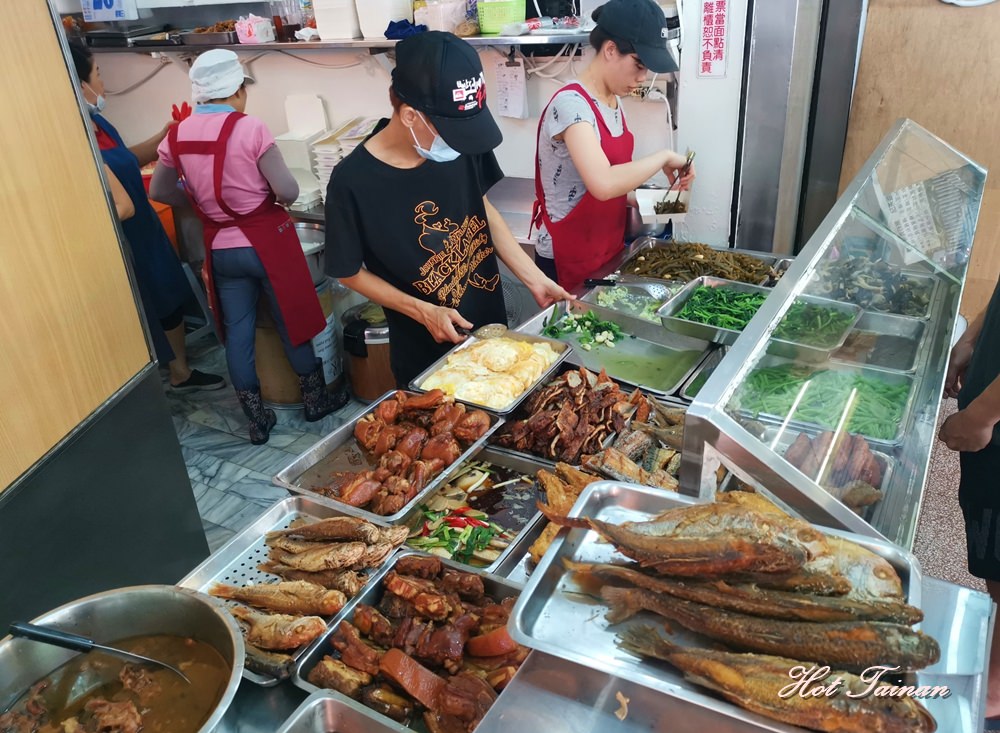 【台南美食】台南便當界的佼佼者！每天都一定要排隊的台南味便當：永吉經濟快餐