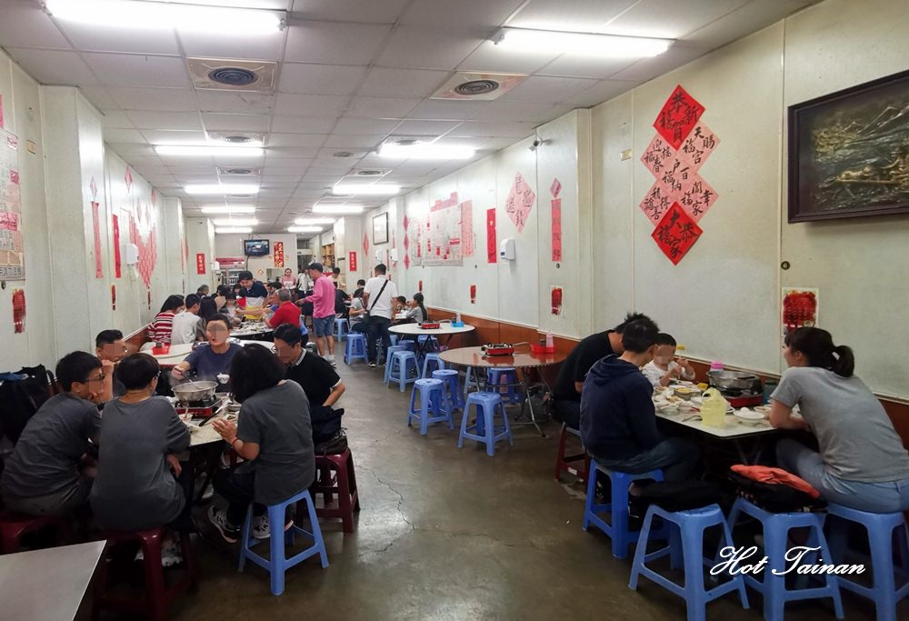 【台南火鍋】台南人不想透露的低調火鍋老店，跨過六十年的在地好味道：新榕江沙茶爐