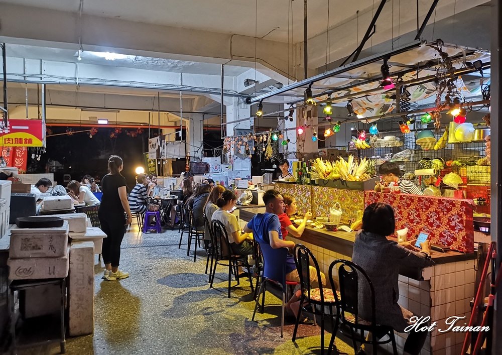 【台南美食】只賣四天的深夜食堂，隱身菜市場內的風格小店：有愛市場