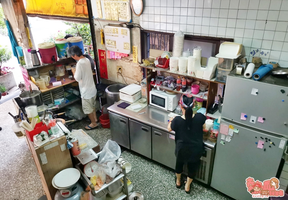 【台南美食】外觀是飲料店，其實他是家庭式型態小餐館：波力茶亭