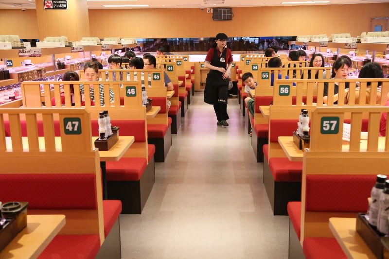 【台南美食】壽司郎安平店來了，一開店就坐滿人潮的超人氣迴轉壽司：壽司郎