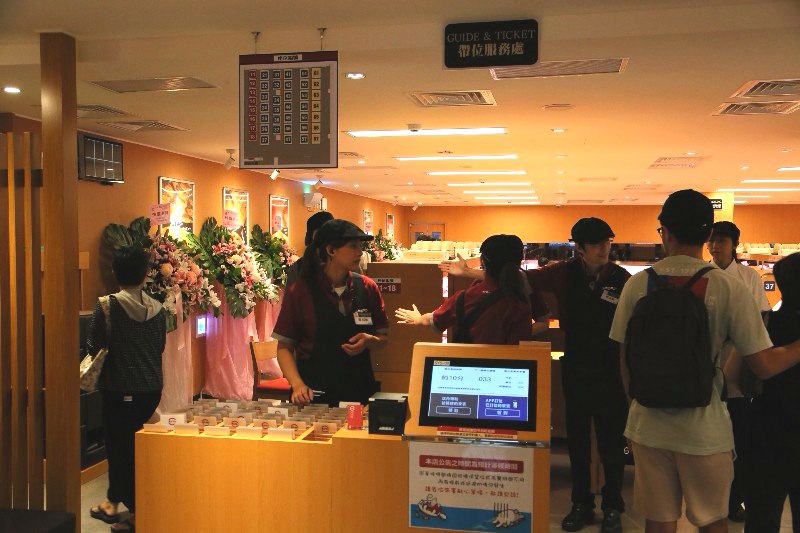 【台南美食】壽司郎安平店來了，一開店就坐滿人潮的超人氣迴轉壽司：壽司郎