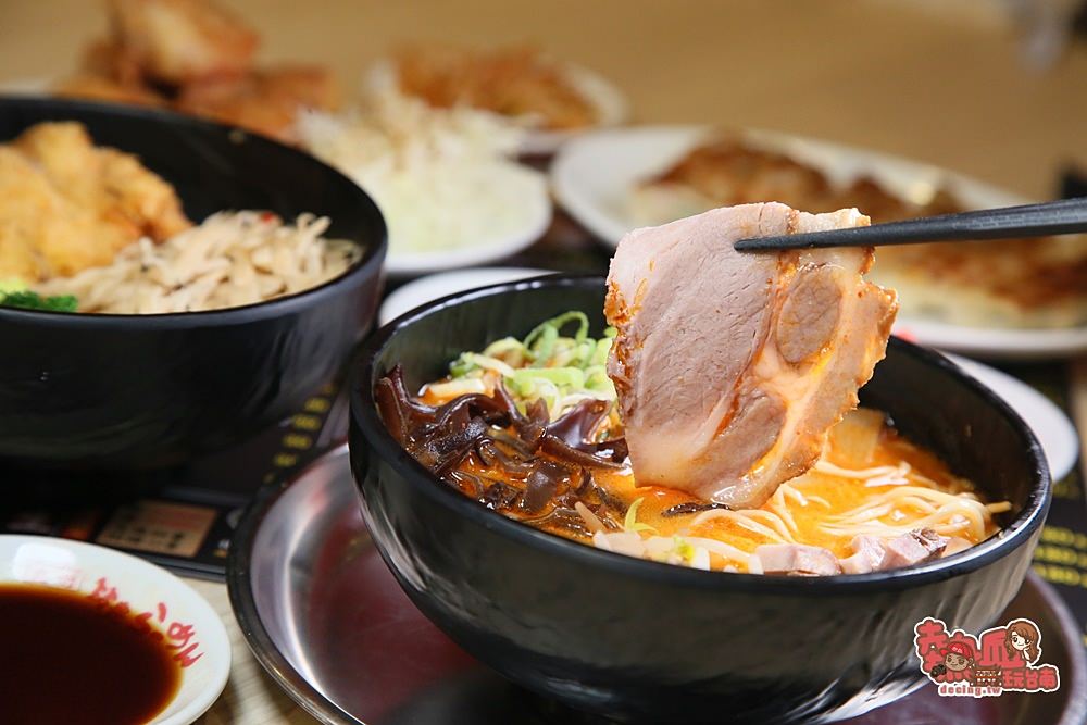 【台南美食】日本九州拉麵在台南，加麵不夠看還要送你吃煎餃：山小屋拉麵店