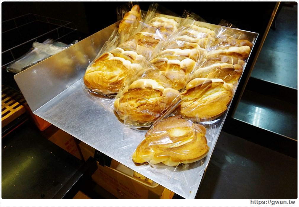 【台南麵包】台南最狂麵包店，從下午排隊到晚上都不嫌累：葡吉麵包店