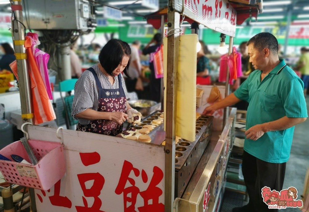 【台南甜點】黃昏市場內的人氣紅豆餅，大顆料多又味美：憶品紅豆餅