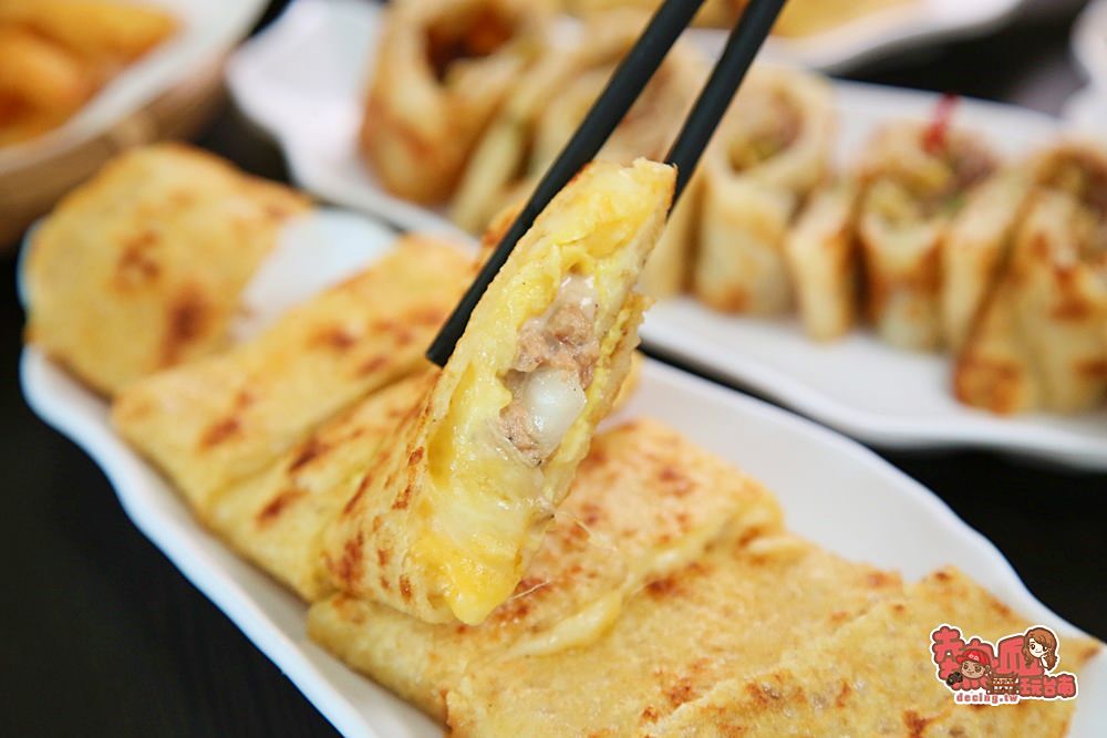 【台南早餐】這間台南蛋餅很厲害，不只包香腸還可以包烤鴨：蛋餅小二