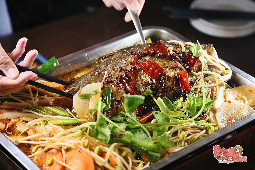 【台南美食】免出國！讓你直接在台南可以吃到純正重慶烤魚料理：小魚兒重慶碳烤烤魚