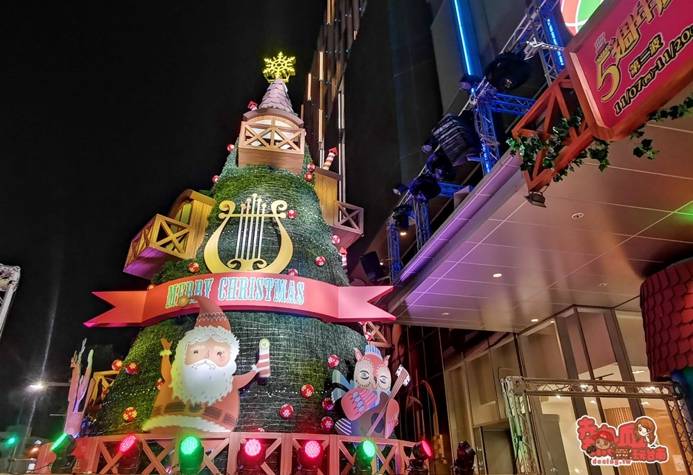 【台南景點】南紡購物中心飄雪囉，台灣第一顆點燈的耶誕樹在台南~