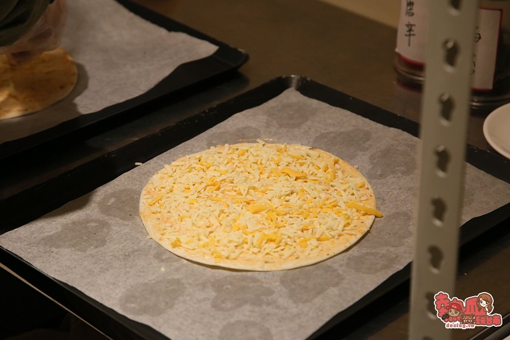 【台南美食】這真的不是pizza！日式小攤車上販售美味平價明太子烤餅：日式明太子起司烤餅