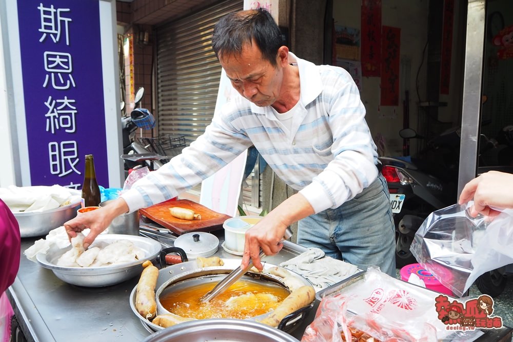 【台南美食】一開店就排隊，一天只賣三小時的秘藏肉粿：無名肉粿大腸