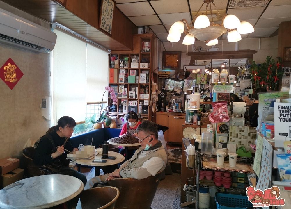 【台南咖啡】沒有招牌的低調咖啡店，老台南人記憶中的熟悉氣味：魚羊鮮豆東豐店