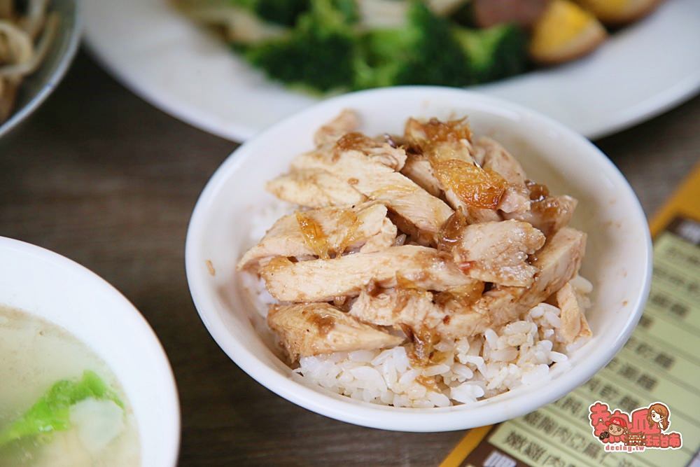 【台南美食】這是麵館不是咖啡廳！台南唯一的平價舒肥雞肉飯在這裡：和偉麵館