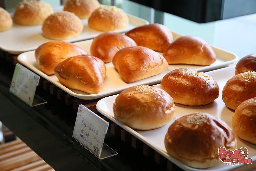 【台南麵包】台南市政府旁新開業，大人小孩一次可以滿足的甜蜜麵包店：布藍克烘培blank bakery