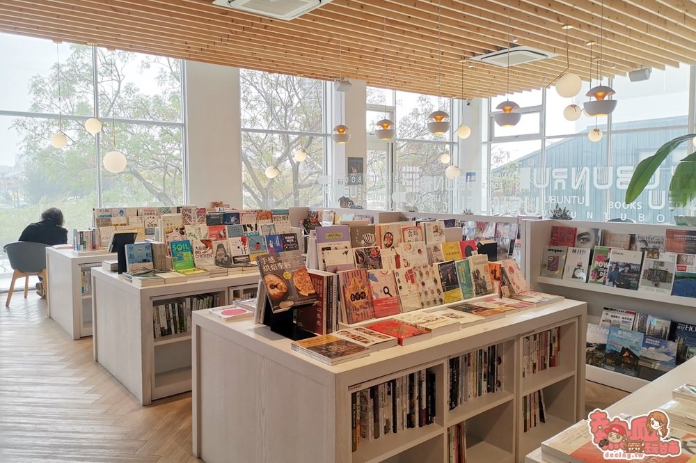 【台南書店】台南河畔最美書店，全白色系猶如置身於日本電影場景：Ubuntu烏邦圖_書店