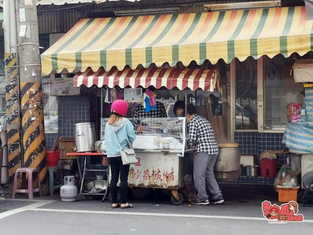 【台南早餐】一天只賣三小時！台南高人氣沙茶飯糰就是劉姐姐本人沒錯~