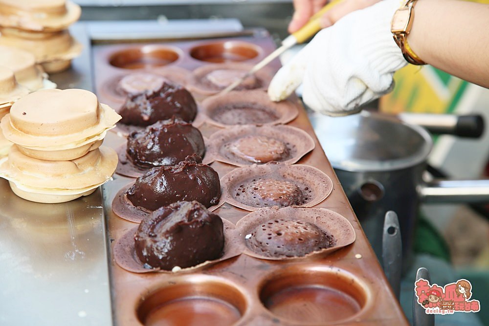 【台南美食】育樂街超人氣爆餡紅豆餅，連金莎巧克力都包進來：Q弟紅豆餅