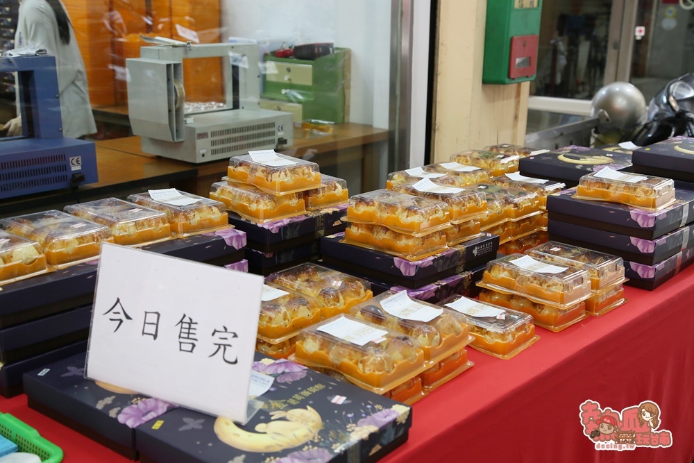 【台南伴手禮】佳里區謎樣的神級蛋黃酥，現場搶購一小時就完售：金葡萄蛋黃酥