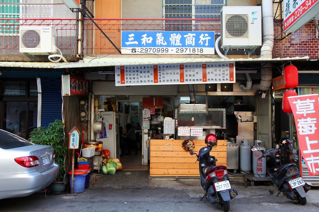 【台南美食】巷弄間的熱炒小吃店，在地人才不告訴觀光客的機密美食：阿滿小炒