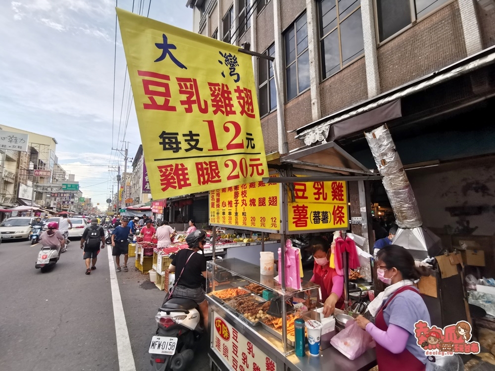 【台南美食】大灣黃昏市場的排隊豆乳雞翅，一根只要12元騎車排隊搶買：大灣巧味豆乳雞