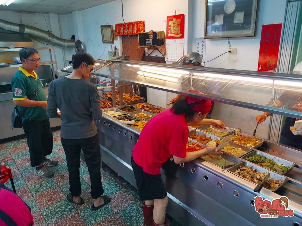 【台南便當】沒有離峰潮的自助餐店，堪稱台南最佛心的店家：凱英自助餐