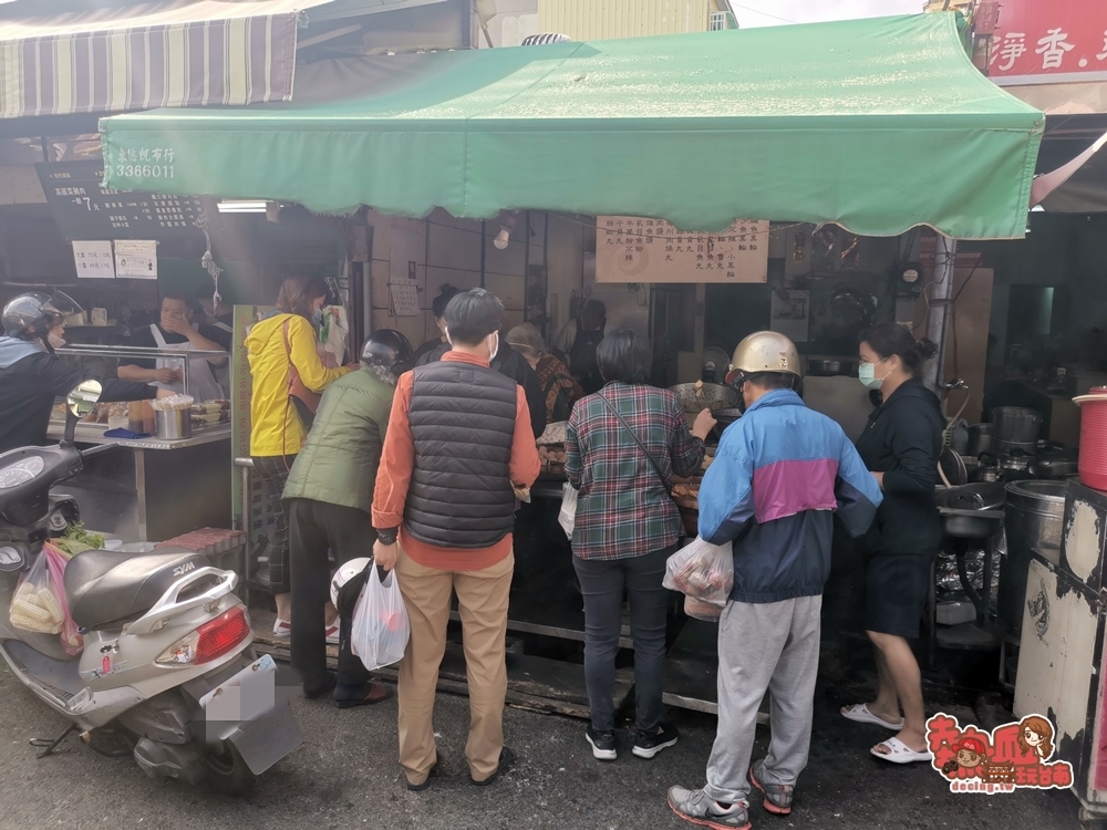 【台南美食】菜市場內的人氣旗魚黑輪甜不辣攤！早上在崇德市場，下午在利南黃昏市場