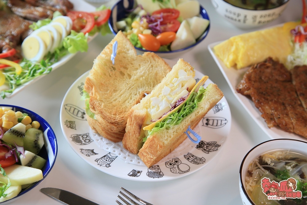 【台南美食】隱身在台南火車站後站的特色料理，提供全日早午餐、特色下午茶：聖皮耶小廚房