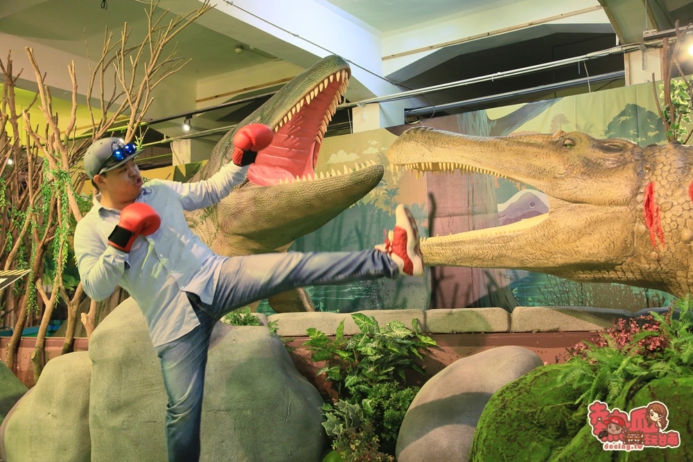 【嘉義旅遊】侏羅紀X恐龍水世界來了！搭乘獨木舟跟恐龍互動，一票就能無限暢玩~