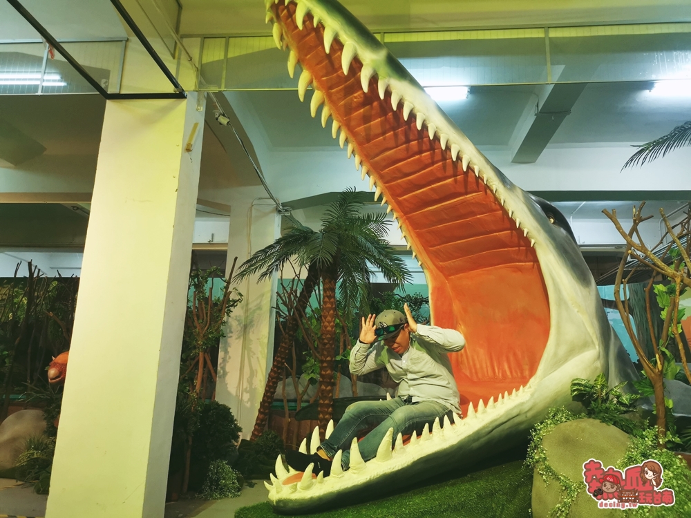 【嘉義旅遊】侏羅紀X恐龍水世界來了！搭乘獨木舟跟恐龍互動，一票就能無限暢玩~