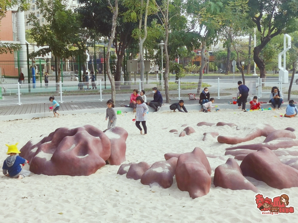 【台南景點】台南市區發現巨大恐龍蛋！恐龍遺跡竟然是孩童的沙坑區：和順公園