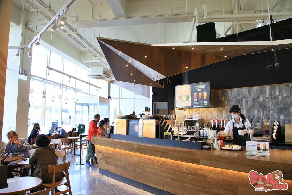 【嘉義星巴克】全白色系摺紙星巴克！打造猶如加拿大氛圍的咖啡店：星巴克世賢店