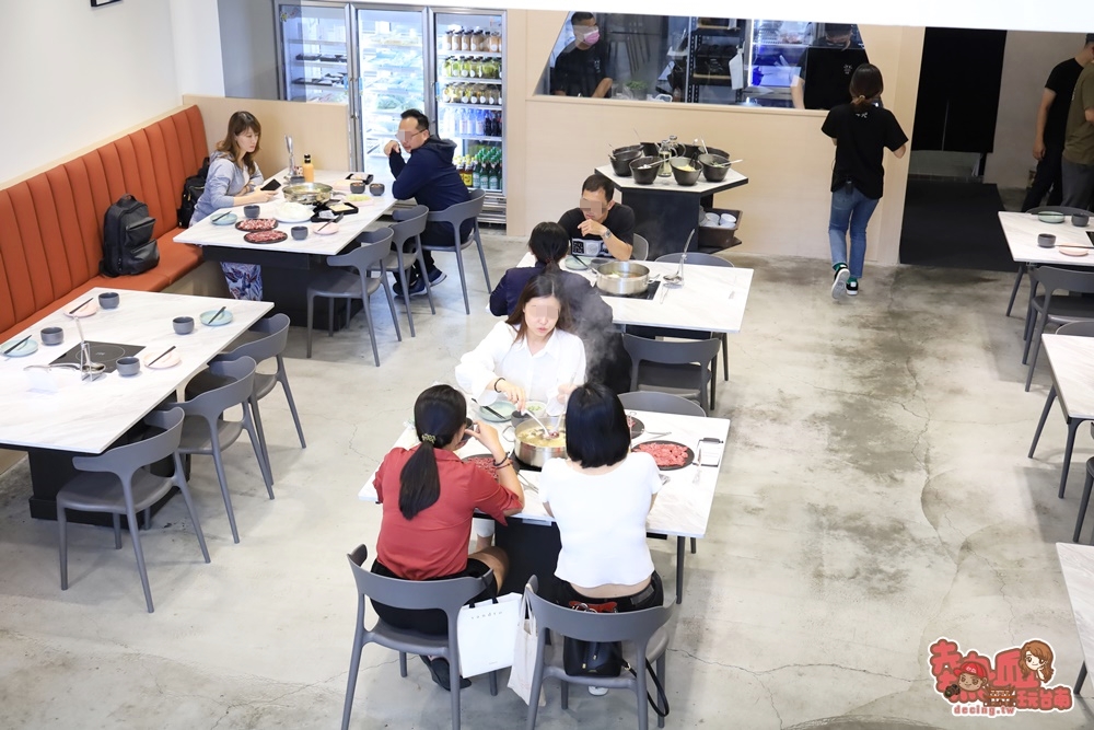 【台南火鍋】真的不是咖啡廳！韓系風格溫體牛肉火鍋店，台南吃牛肉的另類新選擇：牛苑