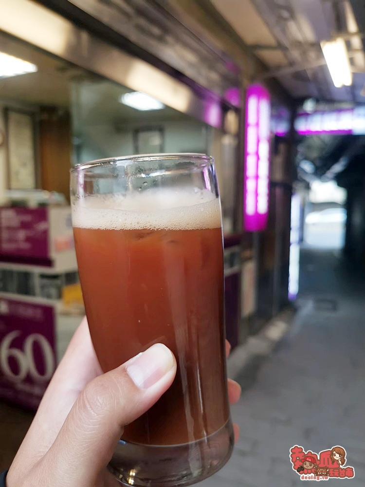 【台南飲料】台南紅最久的紅茶老店「雙全紅茶」！用玻璃杯喝才是道地台南享受，整罐帶回家最霸氣~