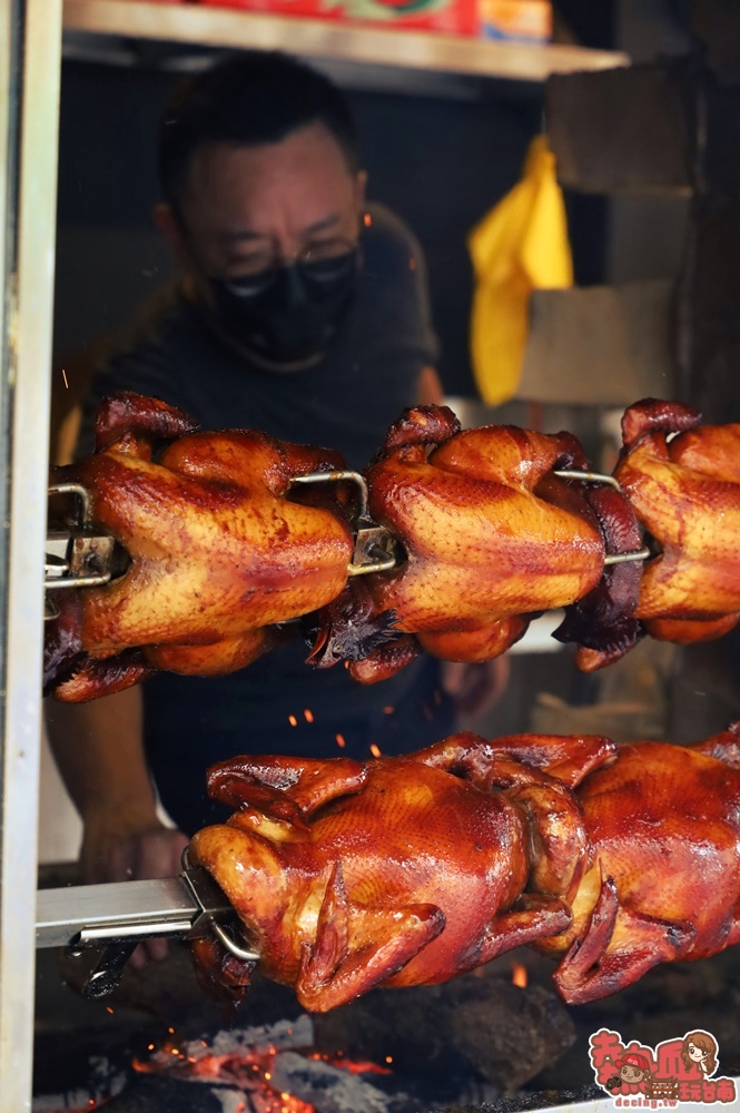 【台南美食】一周只賣三天的烤雞店，台南市區少見的鋼管雞！小南人烤肉廚房最新力作，不吃可惜了：VTCC BBQ