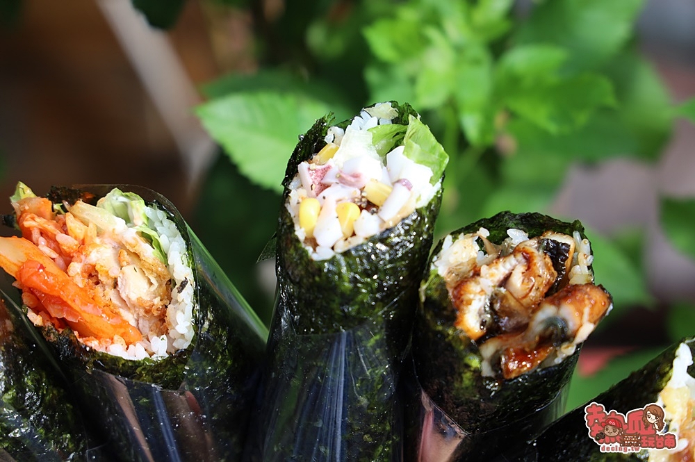 【台南美食】近20種口味的韓式海苔飯捲，竟然把鰻魚和魷魚都一次包進來：明洞海苔飯捲-鹽行店